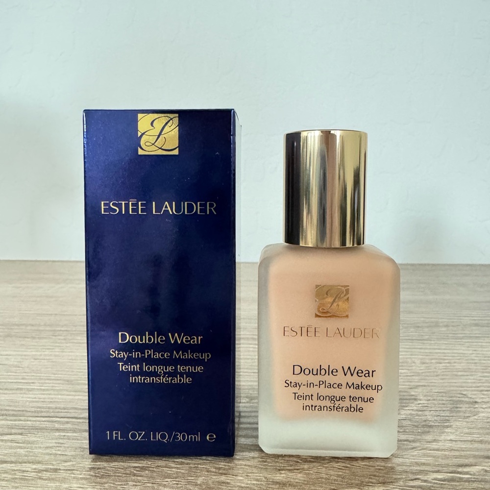 Estee Lauder Double Wear Foundation 3C2 Pebble - Picture 2 of 3